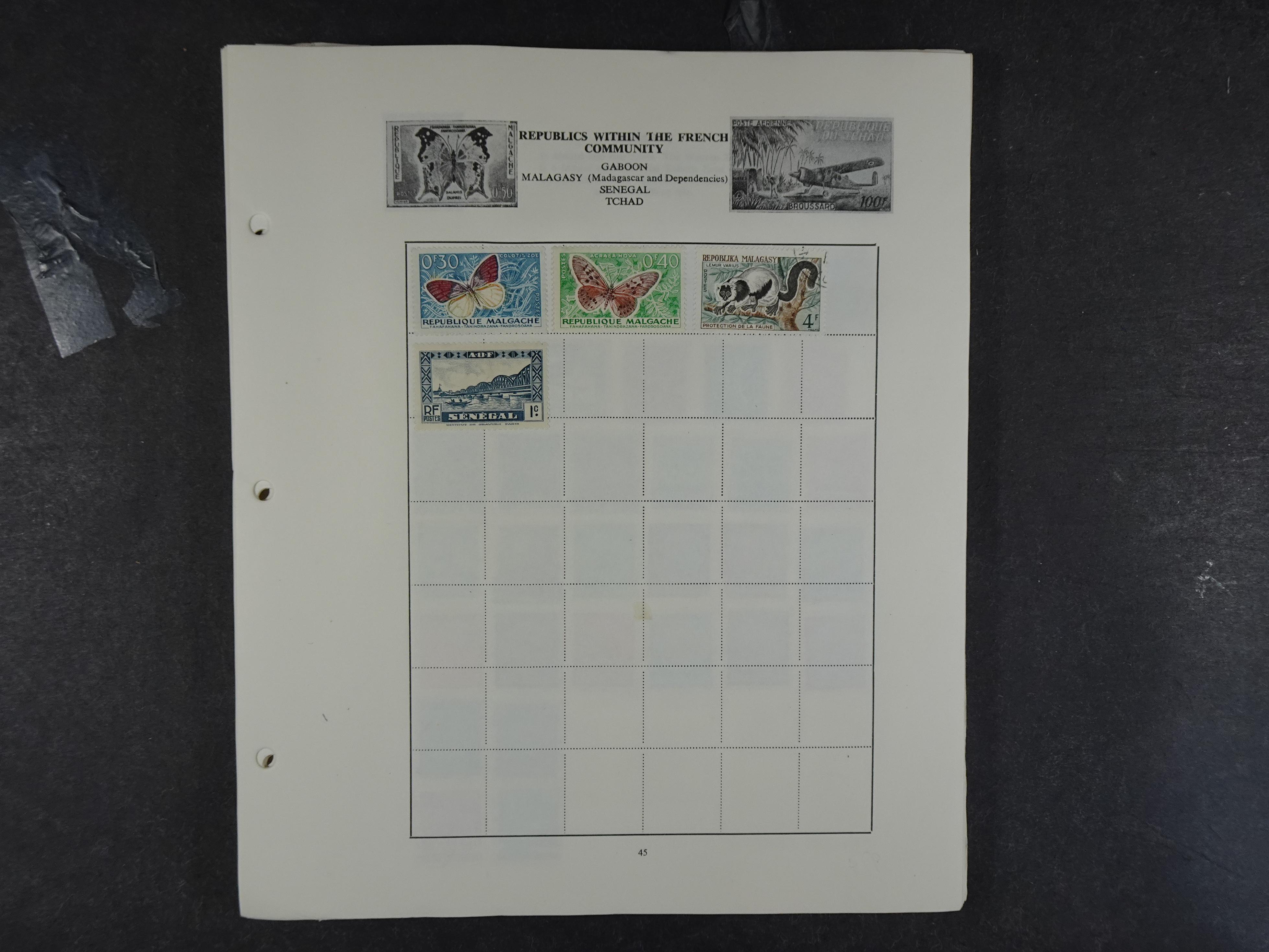 Doos met velerlei verrassingen waar onder betere zegels.
FUNDGRUBE. 305