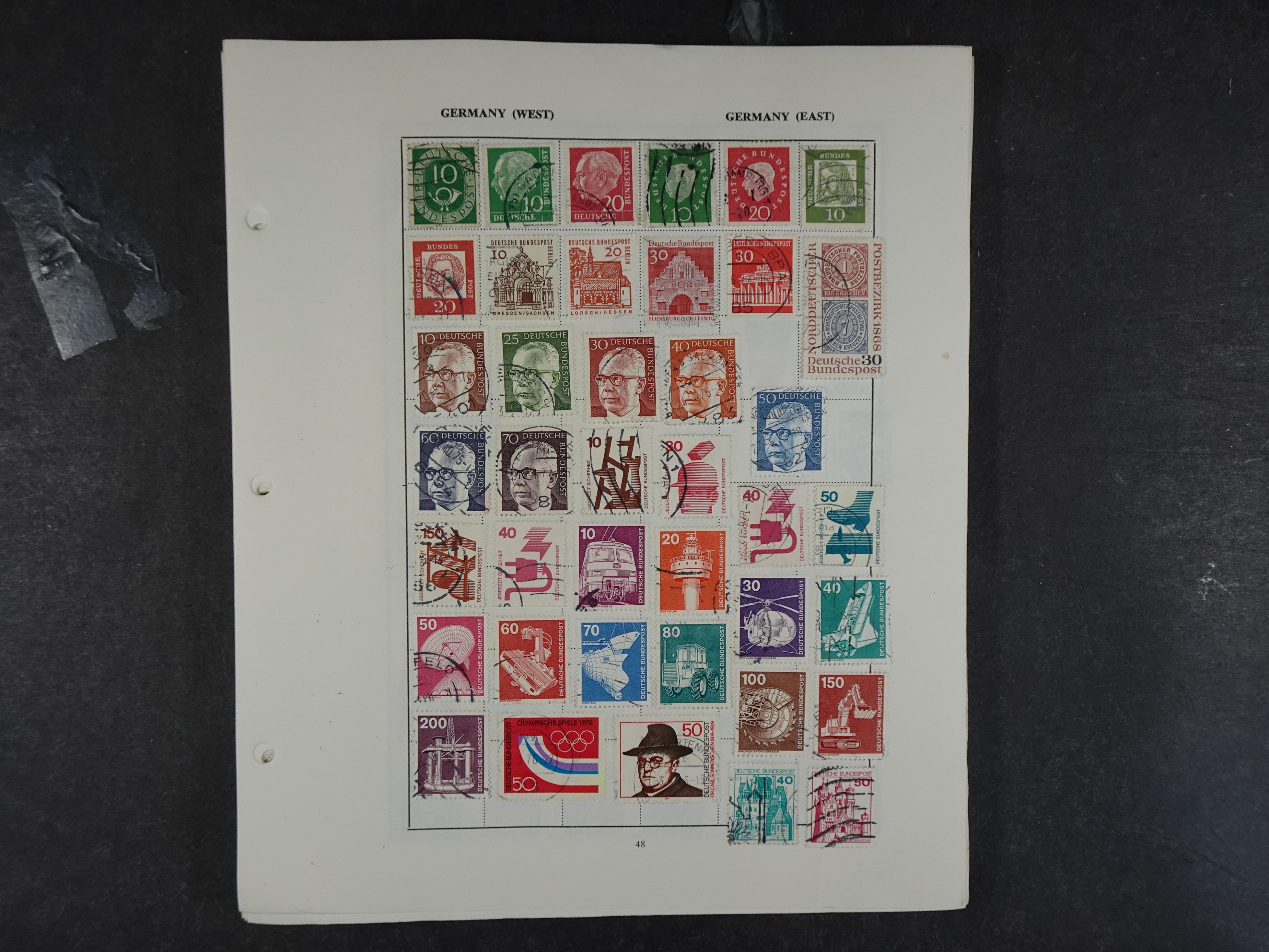 Doos met velerlei verrassingen waar onder betere zegels.
FUNDGRUBE. 307