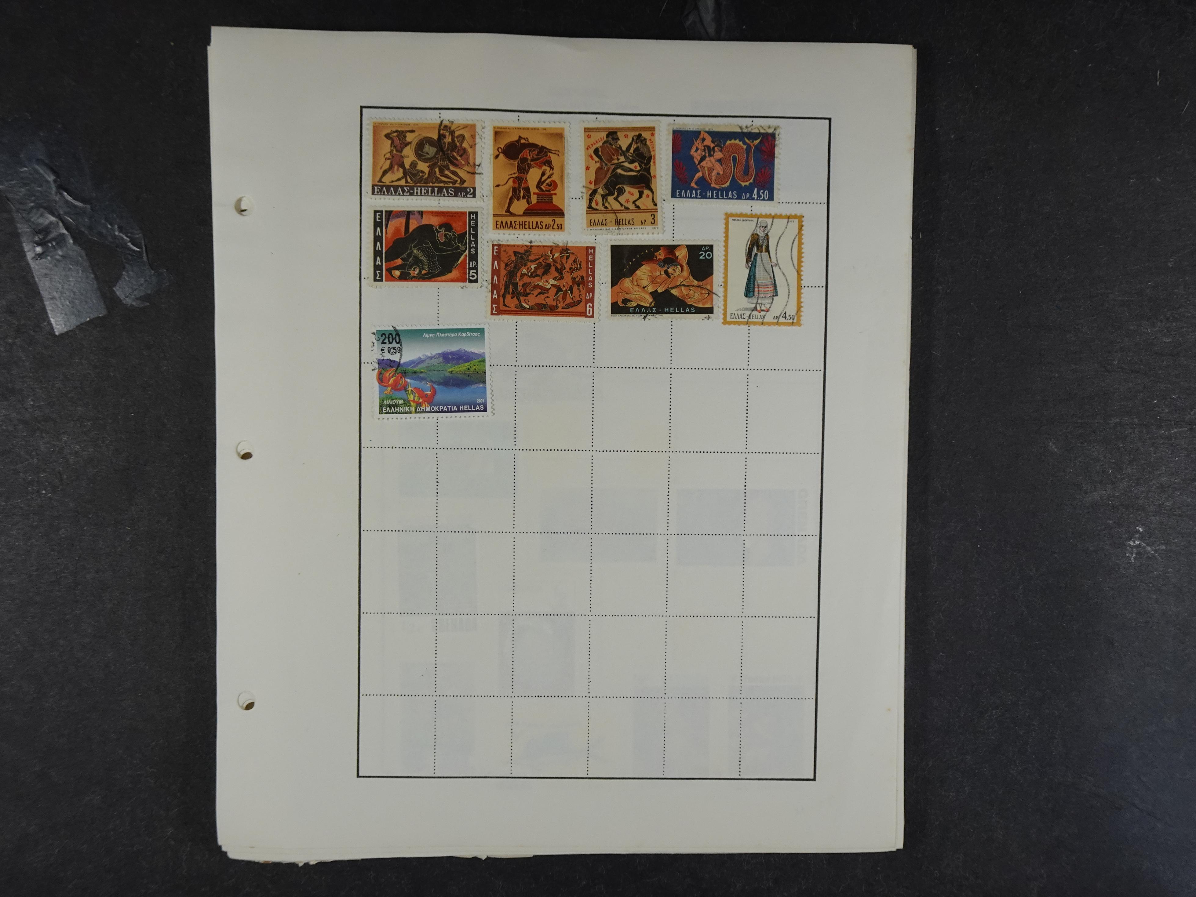 Doos met velerlei verrassingen waar onder betere zegels.
FUNDGRUBE. 317