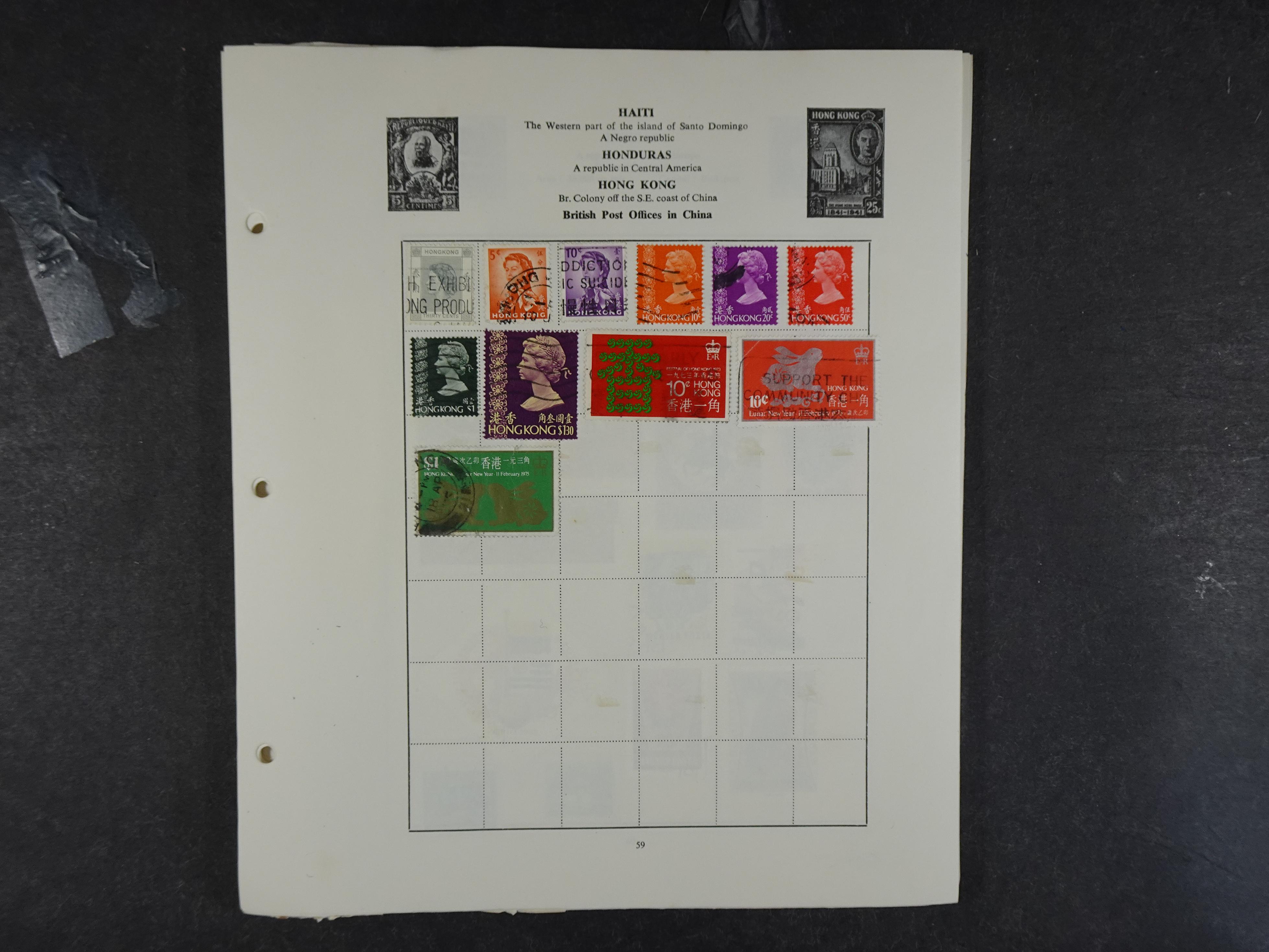 Doos met velerlei verrassingen waar onder betere zegels.
FUNDGRUBE. 319