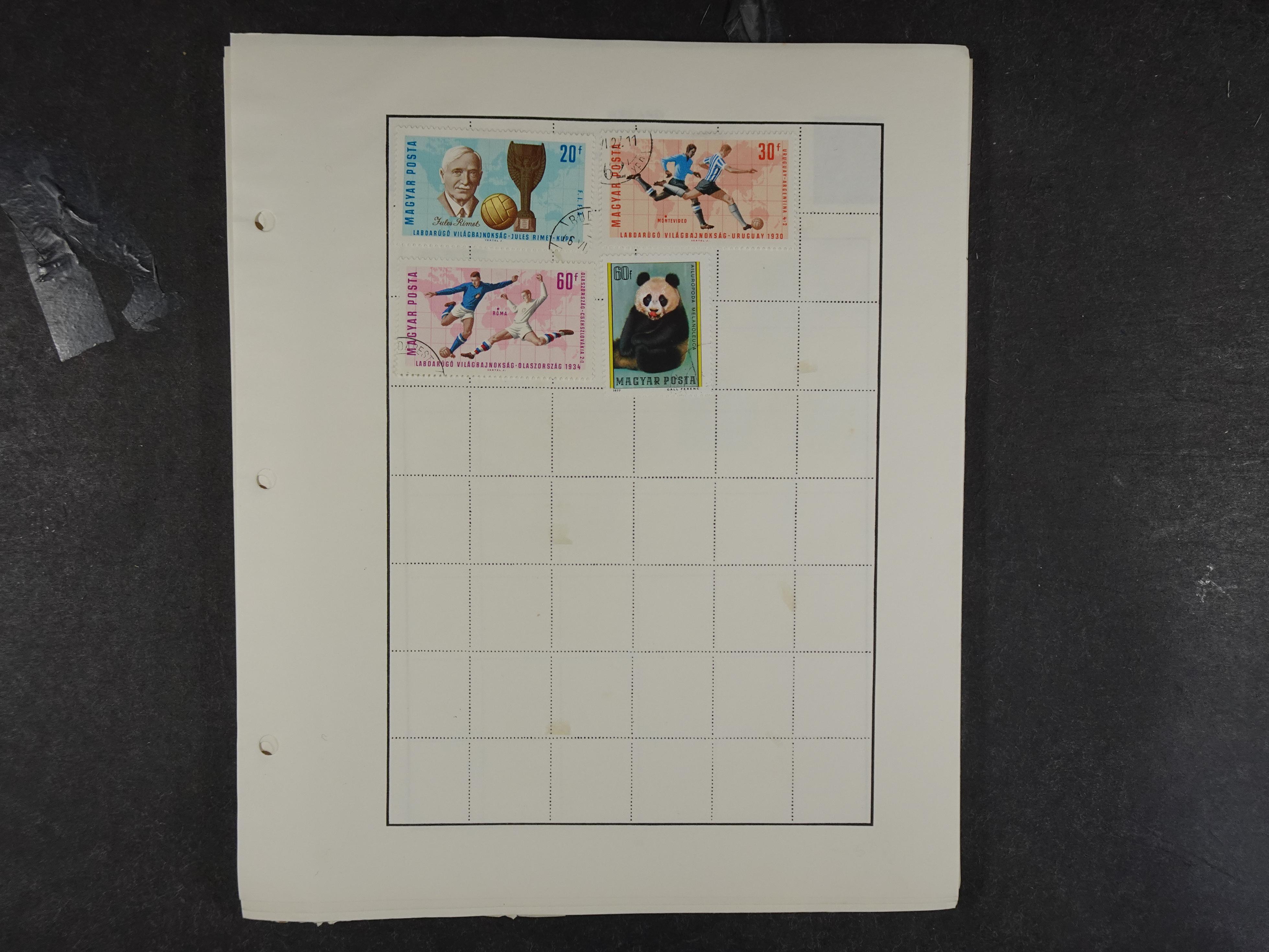 Doos met velerlei verrassingen waar onder betere zegels.
FUNDGRUBE. 322