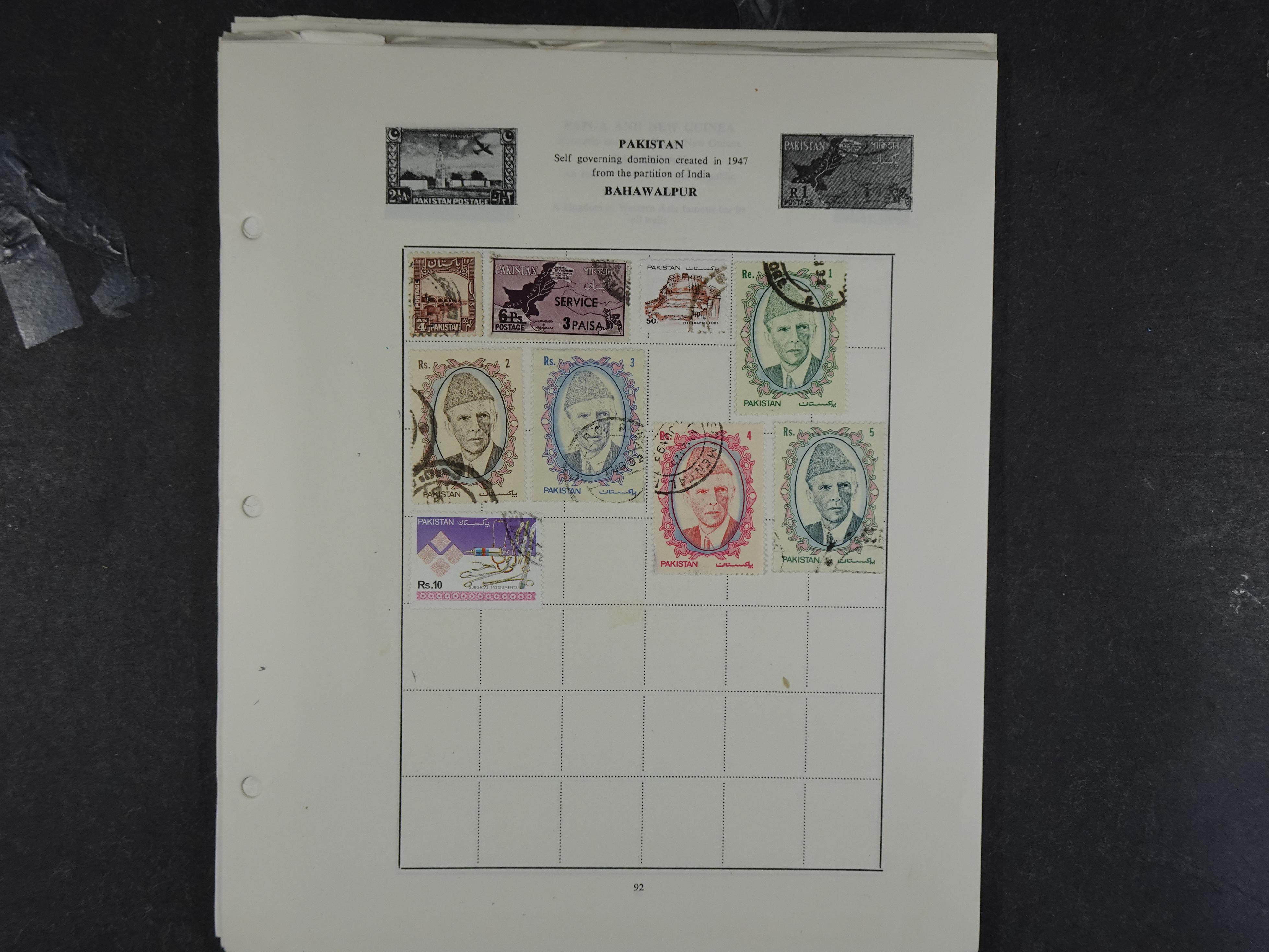 Doos met velerlei verrassingen waar onder betere zegels.
FUNDGRUBE. 338