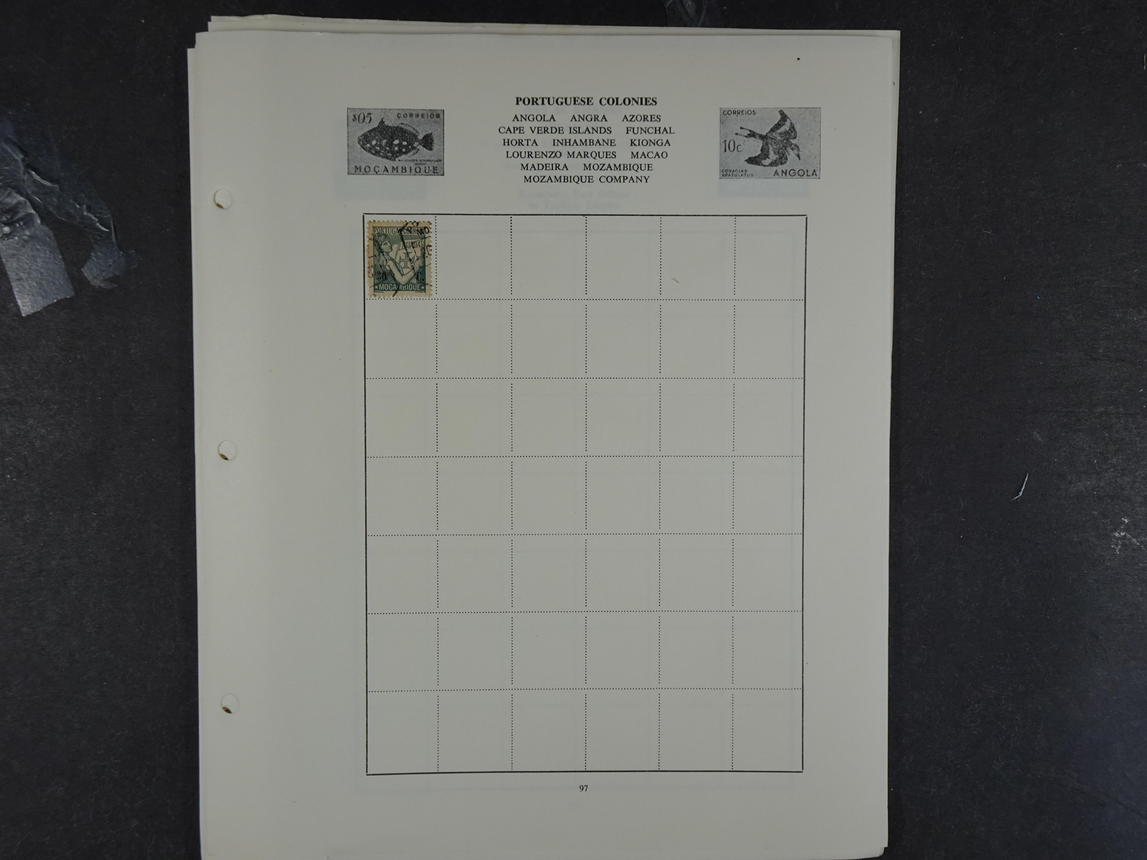 Doos met velerlei verrassingen waar onder betere zegels.
FUNDGRUBE. 343