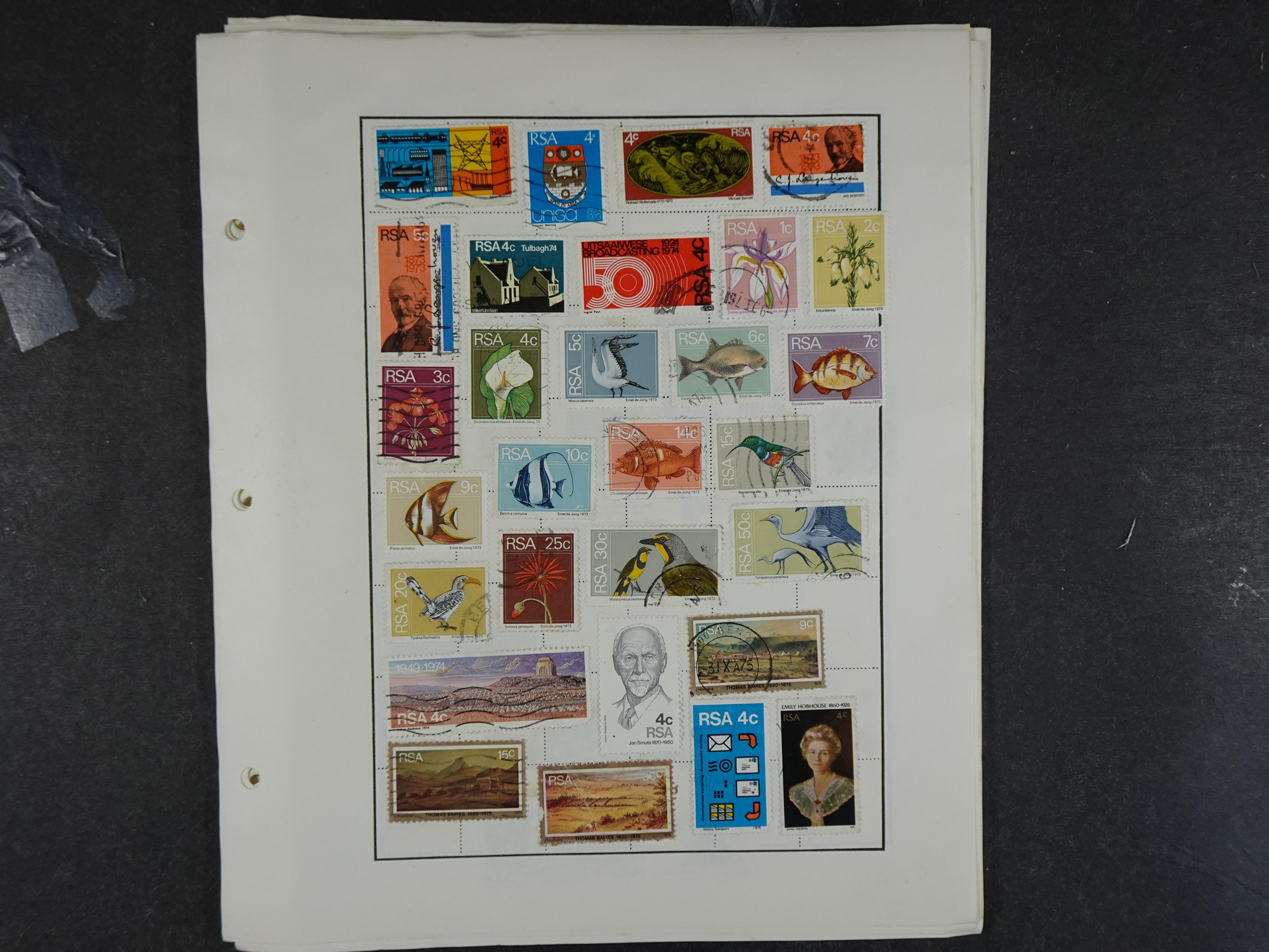 Doos met velerlei verrassingen waar onder betere zegels.
FUNDGRUBE. 348