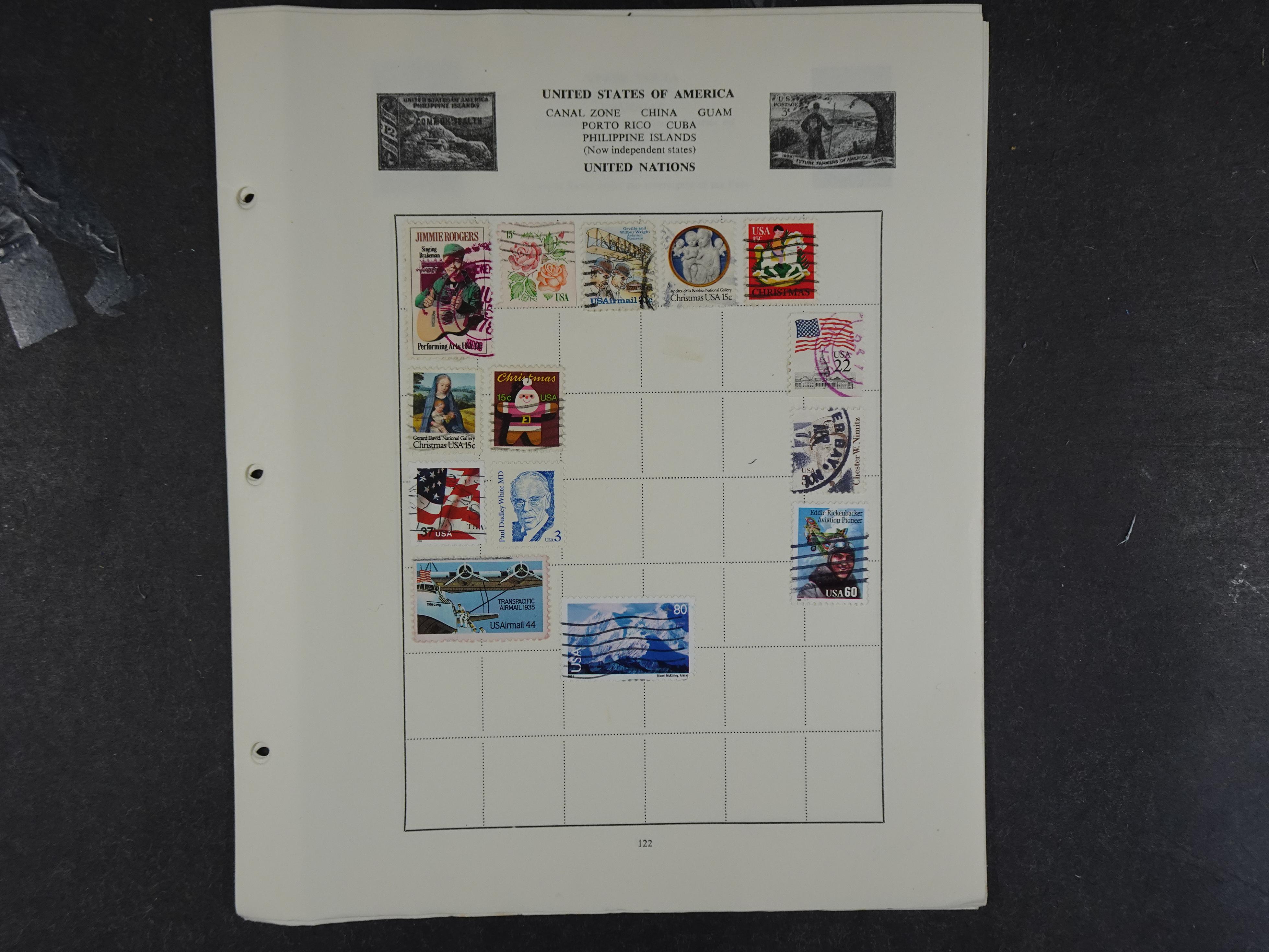 Doos met velerlei verrassingen waar onder betere zegels.
FUNDGRUBE. 359