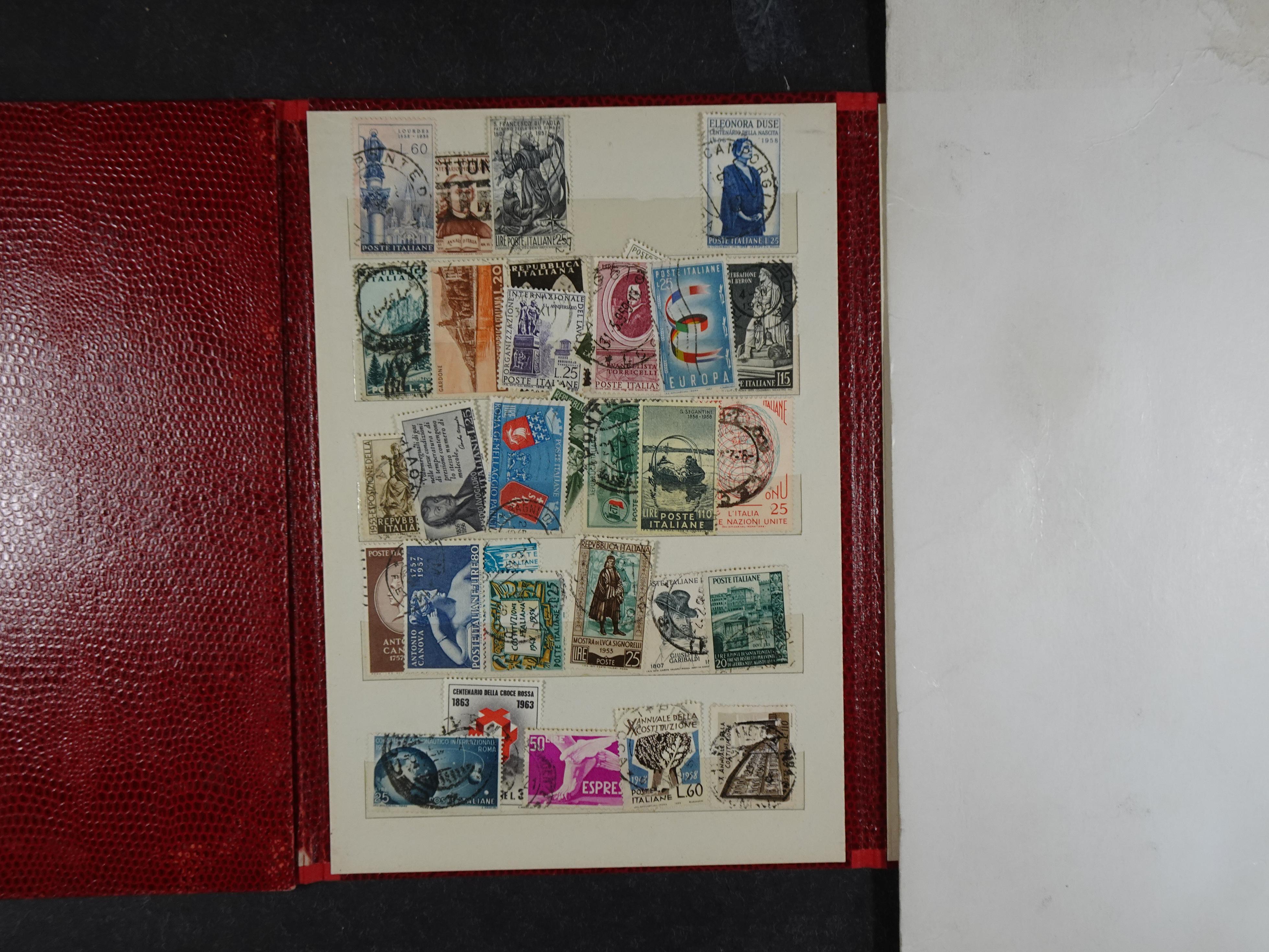 Doos met velerlei verrassingen waar onder betere zegels.
FUNDGRUBE. 364