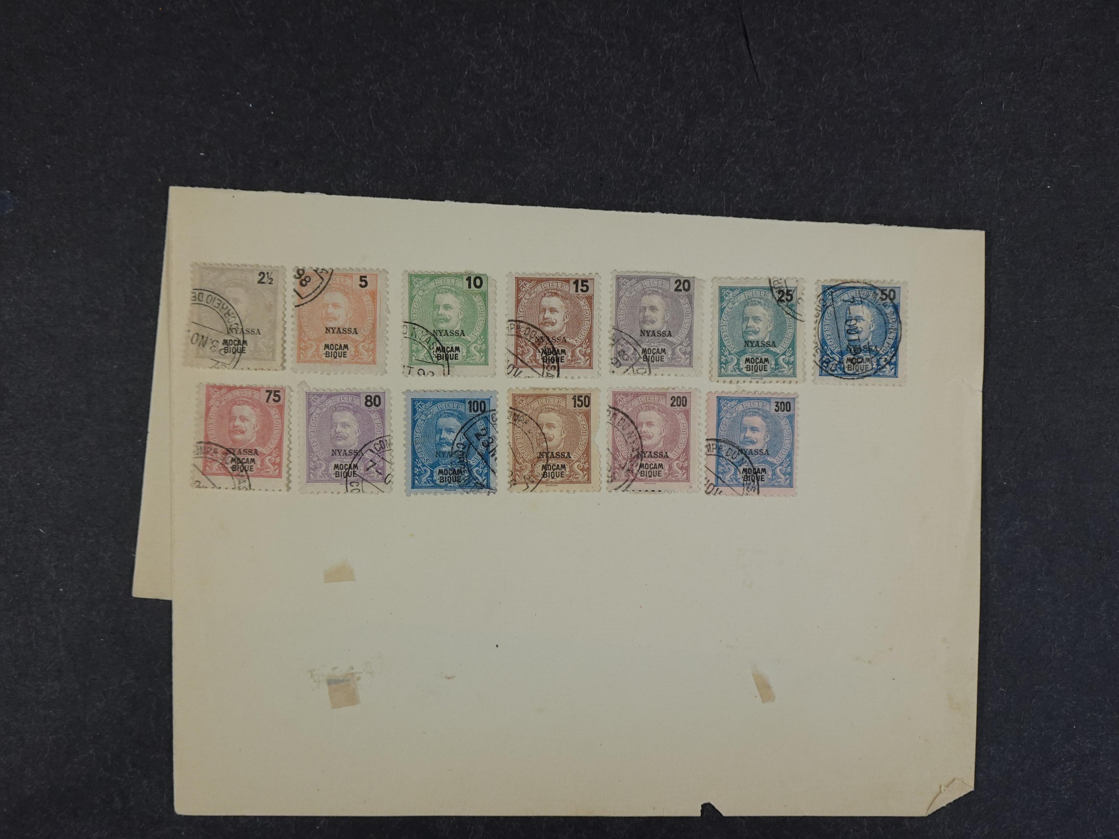 Doos met velerlei verrassingen waar onder betere zegels.
FUNDGRUBE. 366