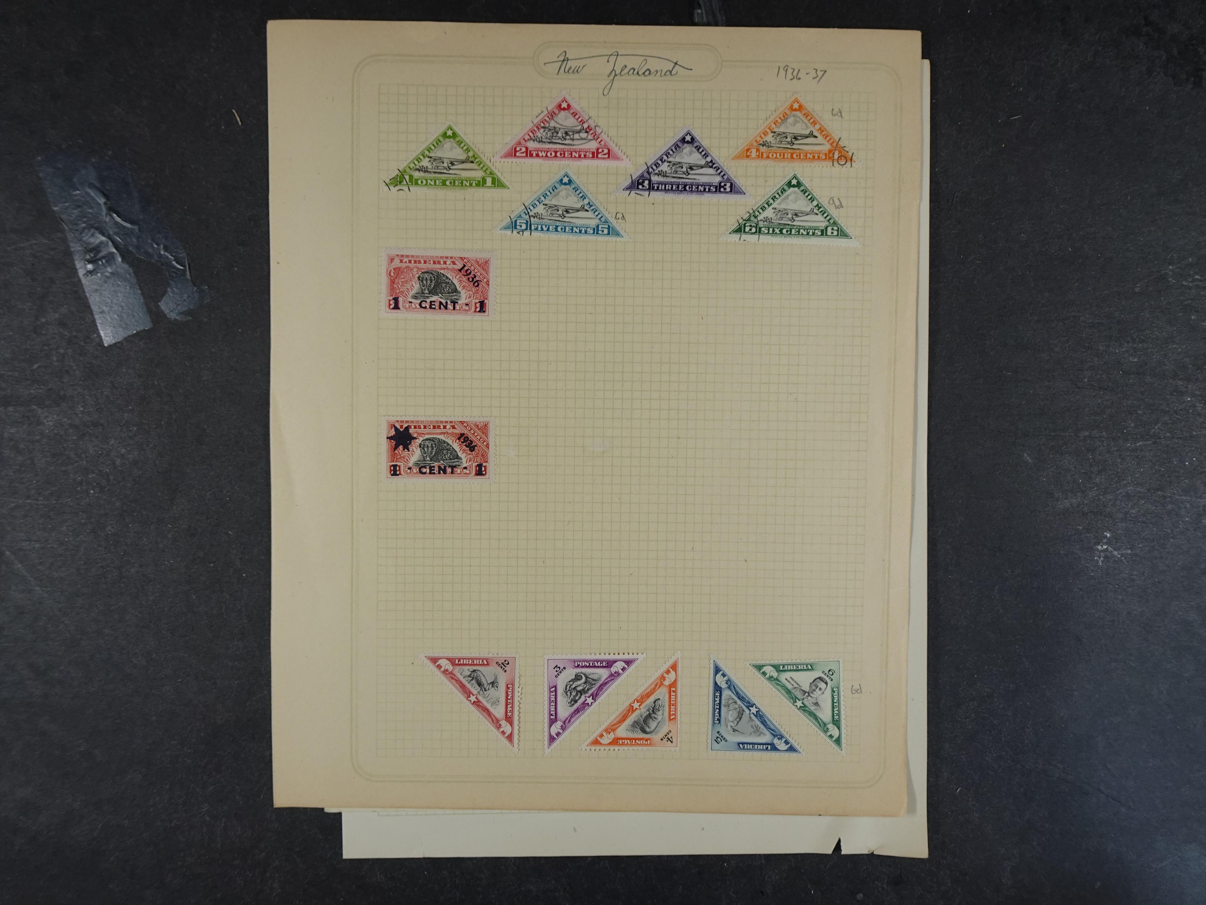 Doos met velerlei verrassingen waar onder betere zegels.
FUNDGRUBE. 369