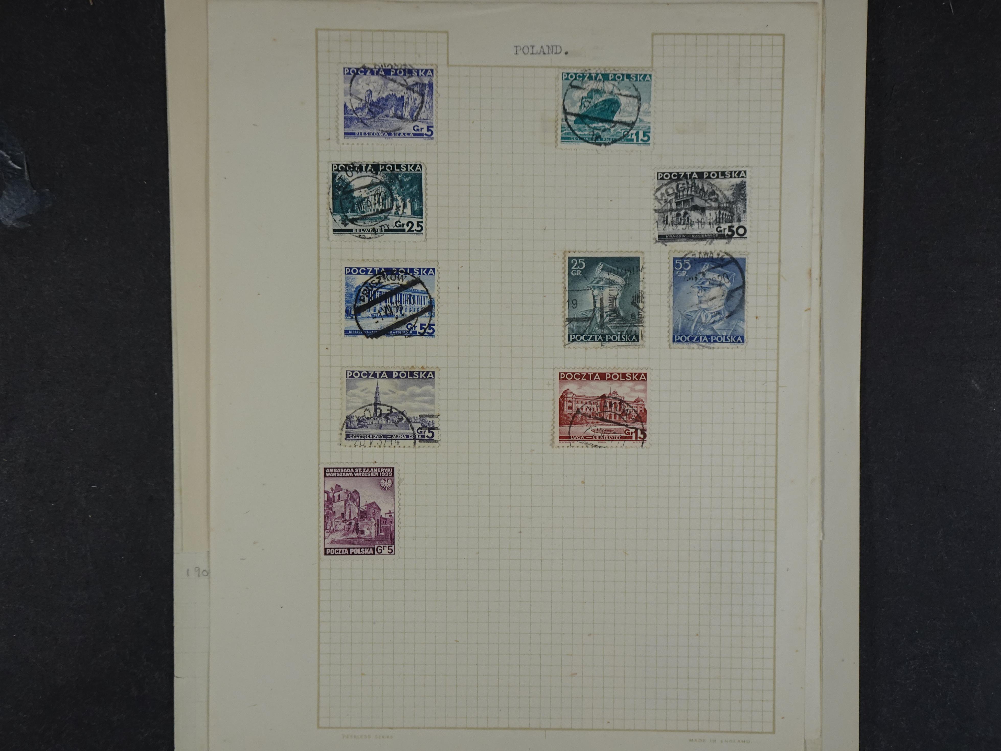 Doos met velerlei verrassingen waar onder betere zegels.
FUNDGRUBE. 373