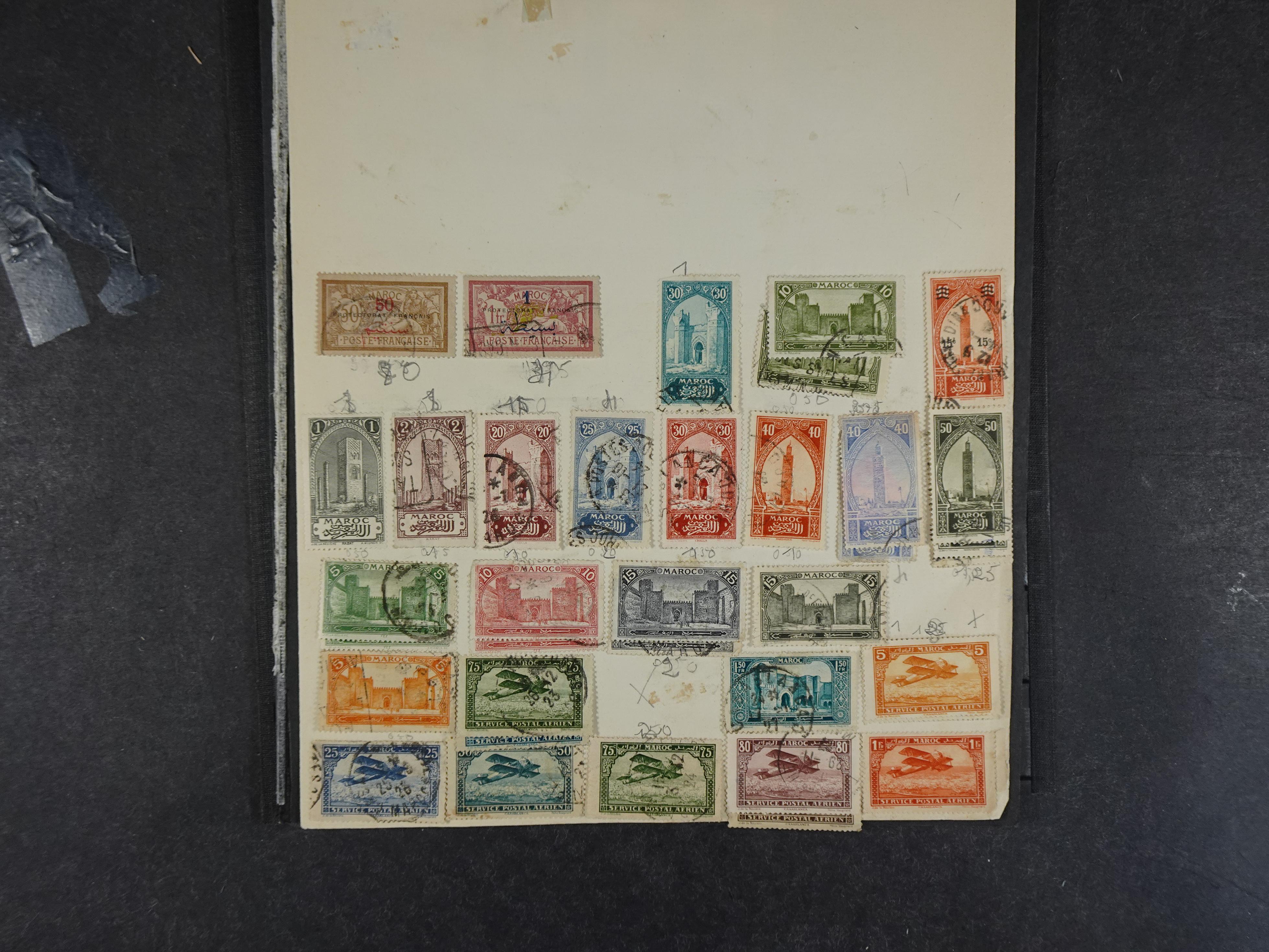 Doos met velerlei verrassingen waar onder betere zegels.
FUNDGRUBE. 384