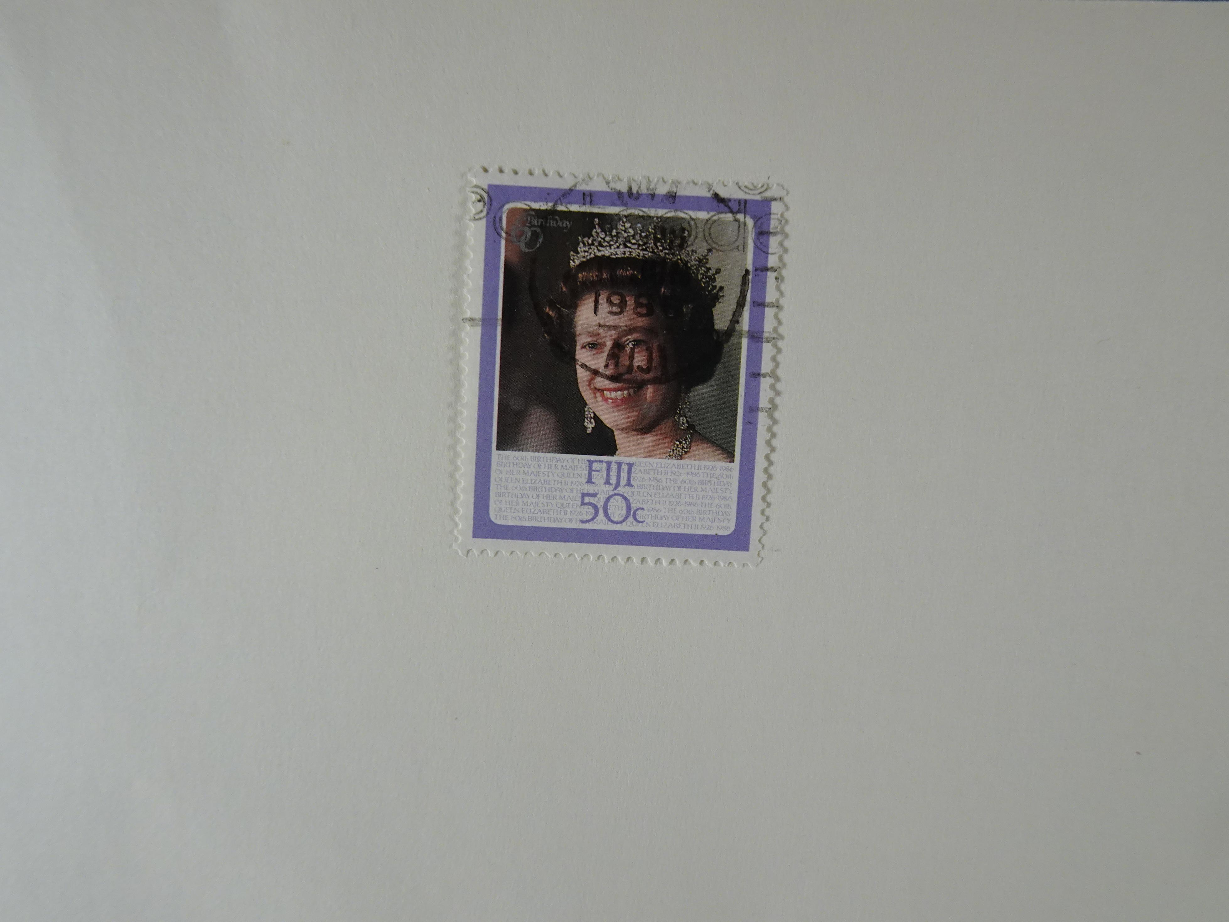 Doos met velerlei verrassingen waar onder betere zegels.
FUNDGRUBE. 391