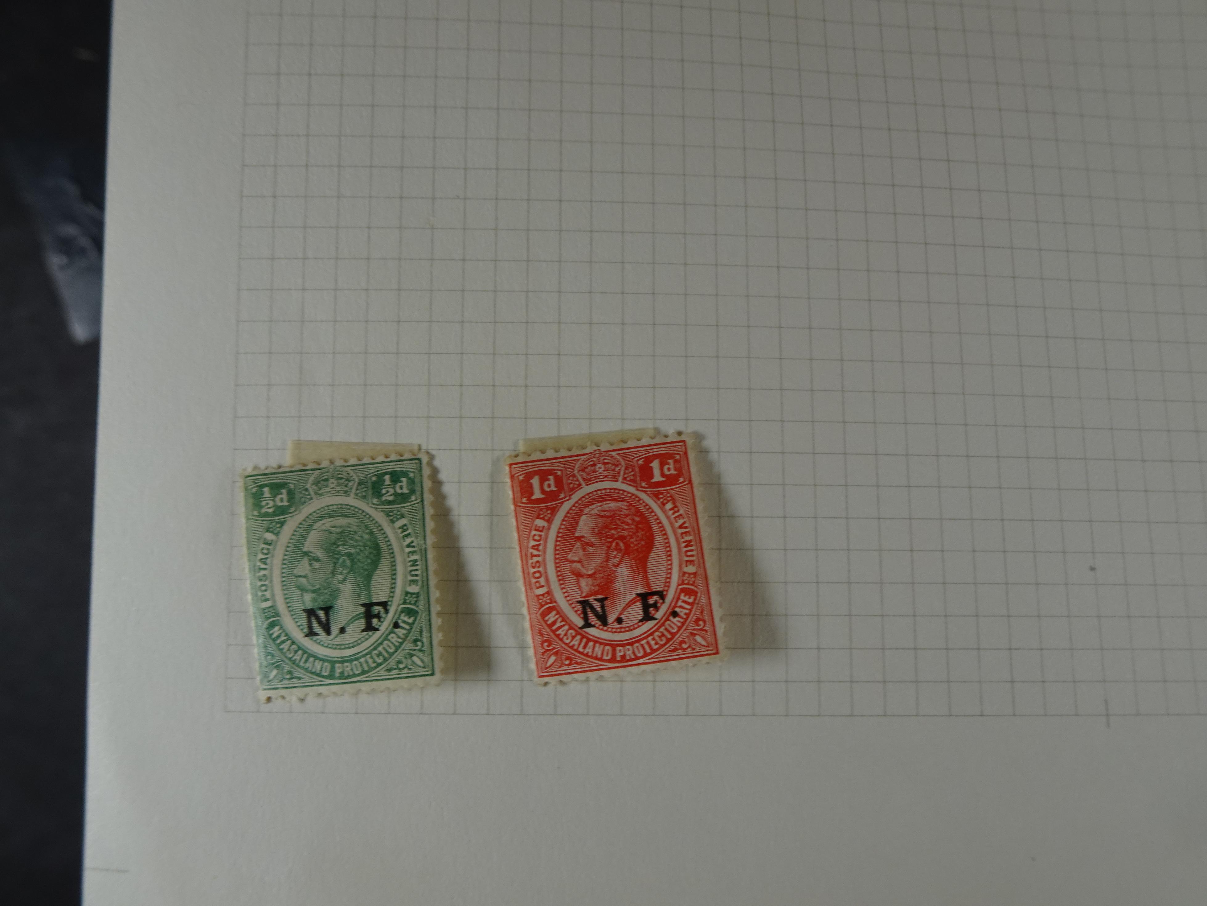 Doos met velerlei verrassingen waar onder betere zegels.
FUNDGRUBE. 392