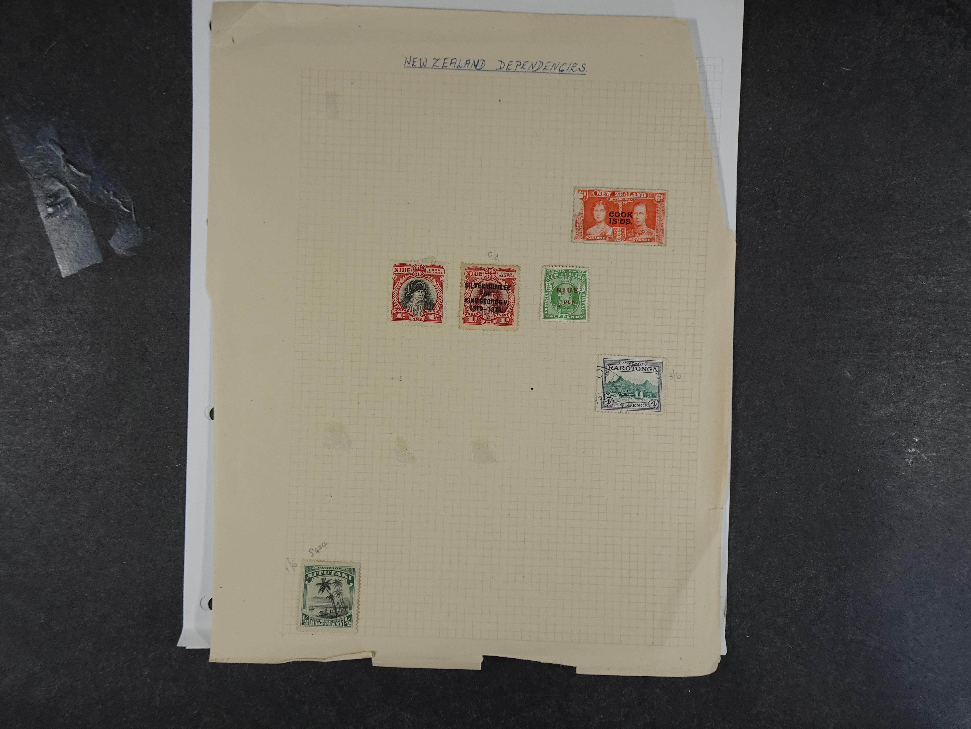 Doos met velerlei verrassingen waar onder betere zegels.
FUNDGRUBE. 404