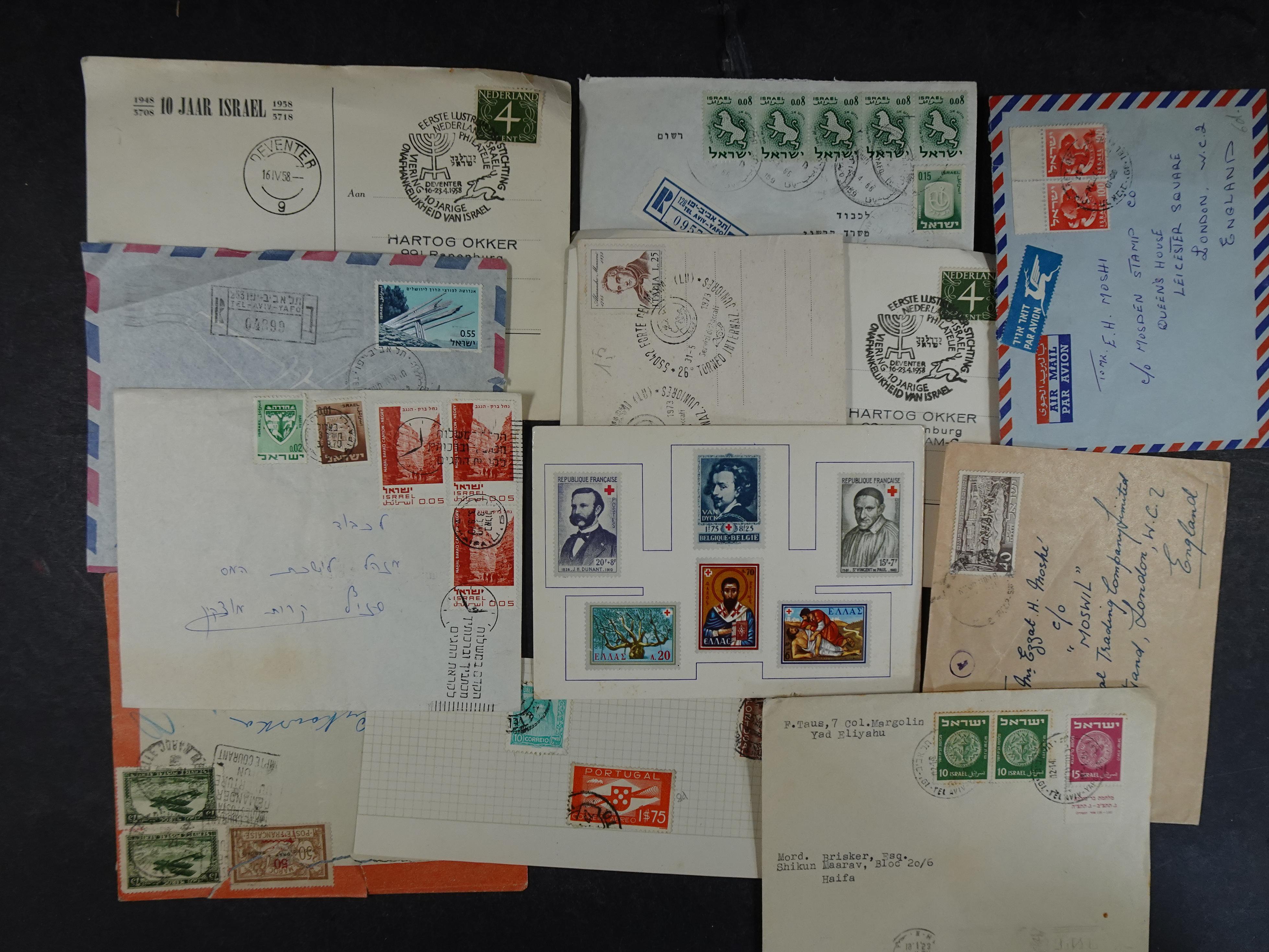 Doos met velerlei verrassingen waar onder betere zegels.
FUNDGRUBE. 412